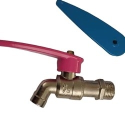 China Lieferant niedriger Preis Messing Bibcock Wasserhahn Wasserhahn