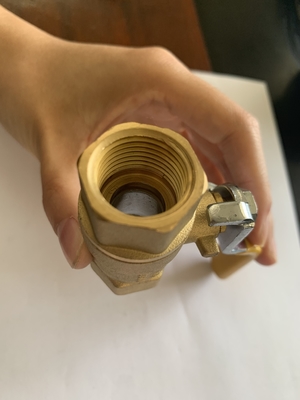 1/2 3/4 &quot;Einzelhandel Zink Messing Ballventil mit gelbem Kunststoffgriff