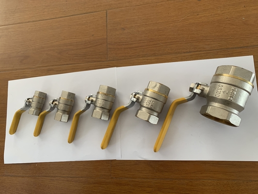 1/2 3/4 &quot;Einzelhandel Zink Messing Ballventil mit gelbem Kunststoffgriff